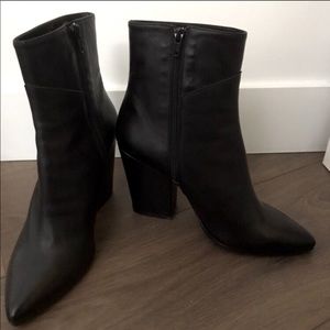NWOT Black ankle boots from Le Château.